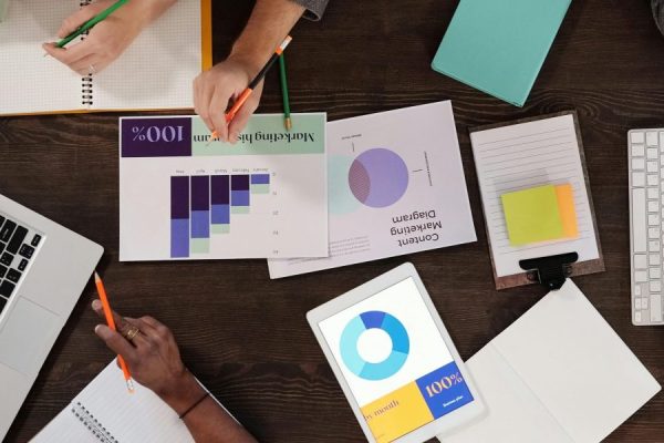 This article explains how the data analyst role has shifted in 2026 from reporting to actively driving decisions with AI, and it lays out a practical roadmap fo...