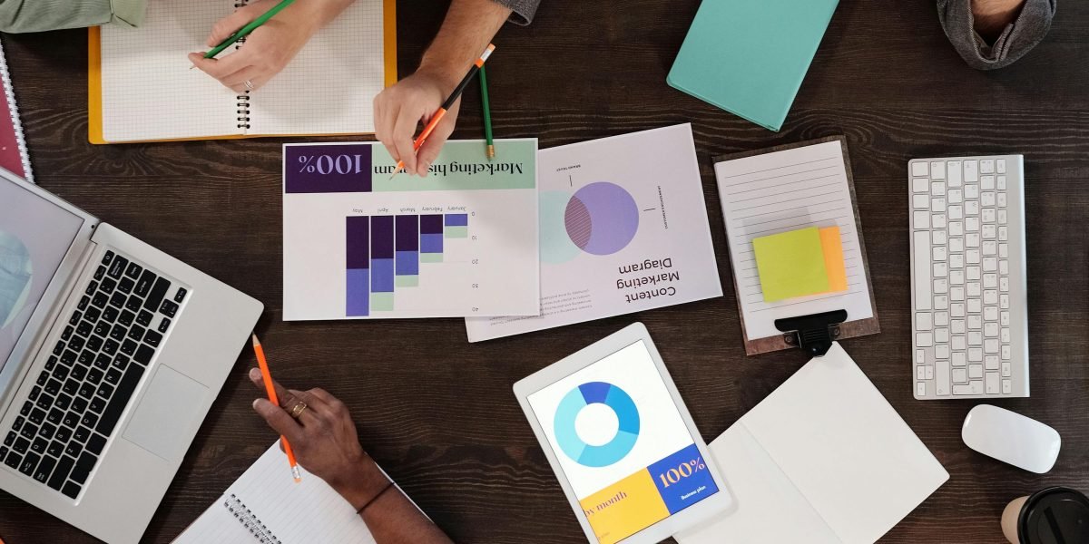 This article explains how the data analyst role has shifted in 2026 from reporting to actively driving decisions with AI, and it lays out a practical roadmap fo...