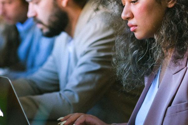 This article explains why choosing the right AI tools is the decisive productivity advantage for businesses in 2026 and gives a practical buying guide to cut th...