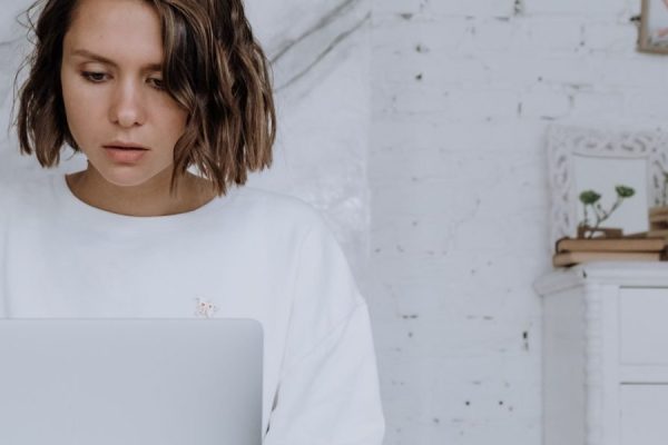 This article curates the best online AI courses in 2026, evaluating options for total beginners through advanced engineers and practitioners. It explains what e...