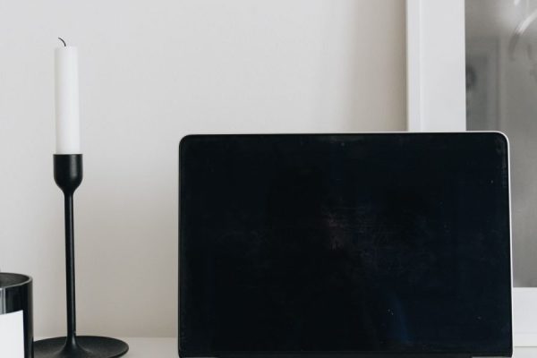 This article explains how AI has become the defining feature of consumer and enterprise gadgets in 2026, and it shows you how to separate useful devices from ma...