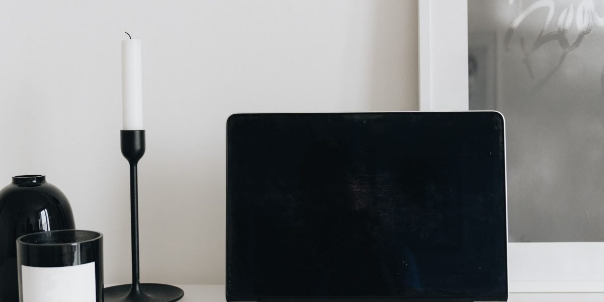 This article explains how AI has become the defining feature of consumer and enterprise gadgets in 2026, and it shows you how to separate useful devices from ma...