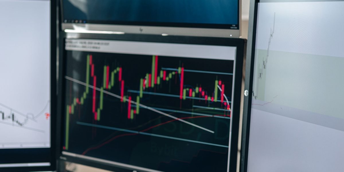 This article explains why the healthcare data analyst role is increasingly critical in 2026, where massive digital health datasets and advancing AI are changing...