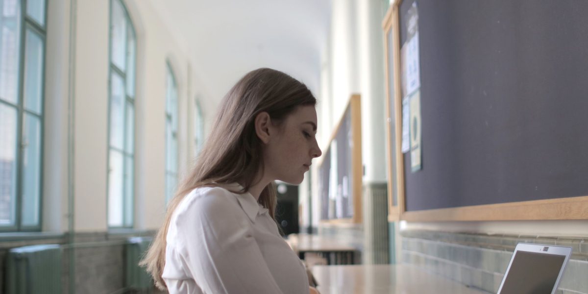 This article explains why a structured approach to learning AI is essential in 2026 and shows practical ways to build skills without getting overwhelmed. It com...