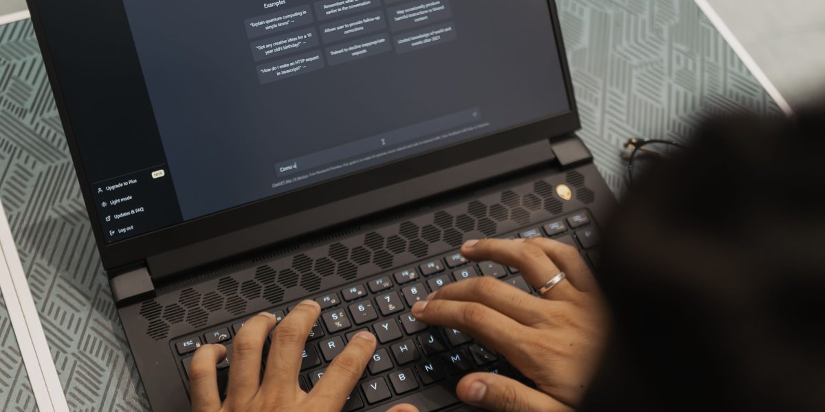This article explains how to start learning AI in 2026 using a focused, structured beginner course instead of scattered self-study. It describes why a clear syl...