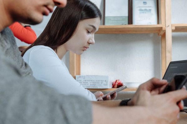 This article helps busy professionals pick the right AI course in 2026 by offering a clear, practical framework and an actionable learning plan. It explains a f...