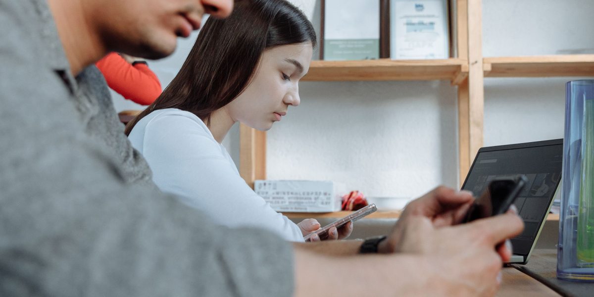 This article helps busy professionals pick the right AI course in 2026 by offering a clear, practical framework and an actionable learning plan. It explains a f...